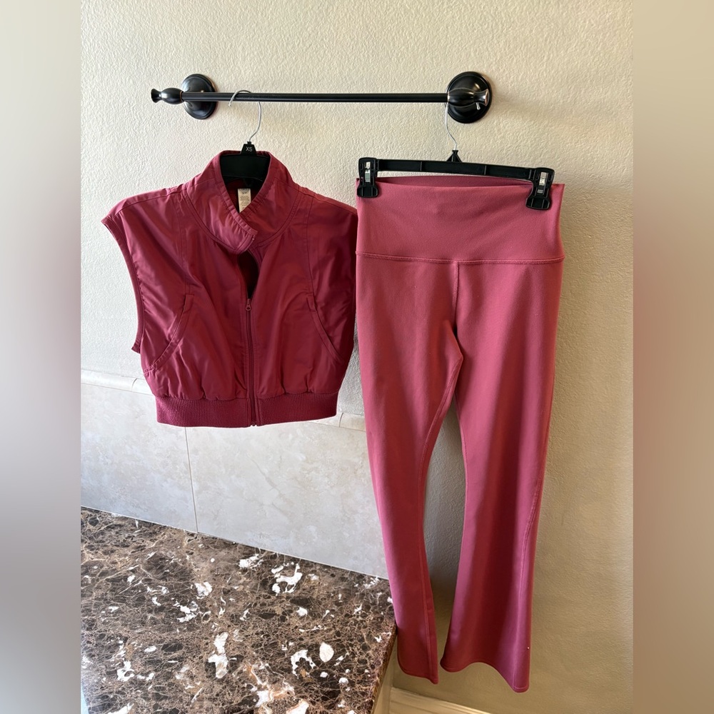 ALO Yoga Women's Leggings and Cropped Vest Set in Dusty Rose